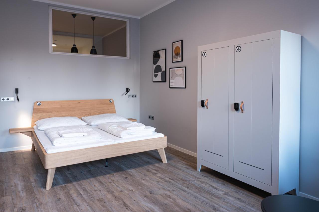 Art Hostel & Apartments ดวูร์กราโลเว นัด ลาเบม ภายนอก รูปภาพ