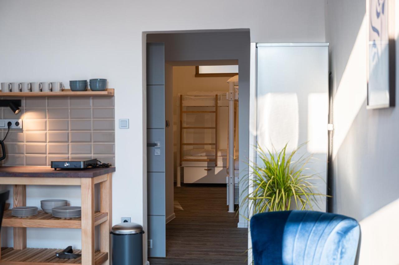 Art Hostel & Apartments ดวูร์กราโลเว นัด ลาเบม ภายนอก รูปภาพ